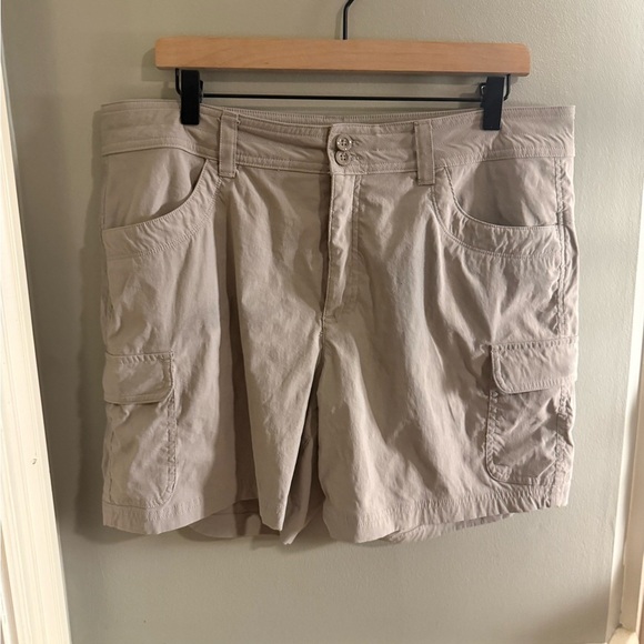 Eddie Bauer Tan Cargo Shorts Relaxed Fit - Picture 1 of 7